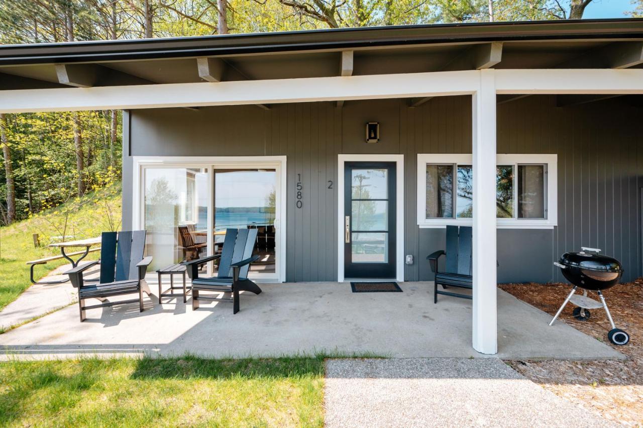 Chimney Corners Resort Frankfort Exterior photo