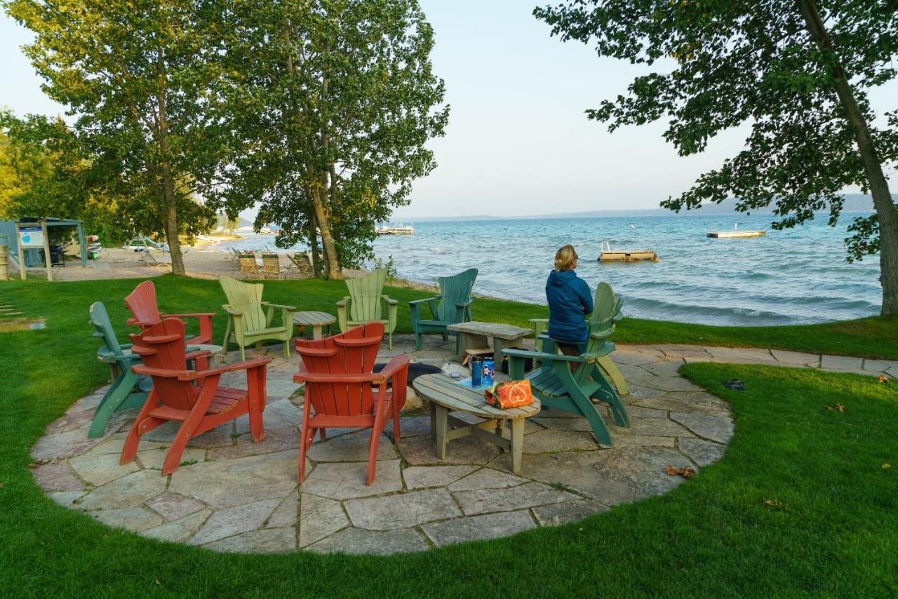 Chimney Corners Resort Frankfort Exterior photo